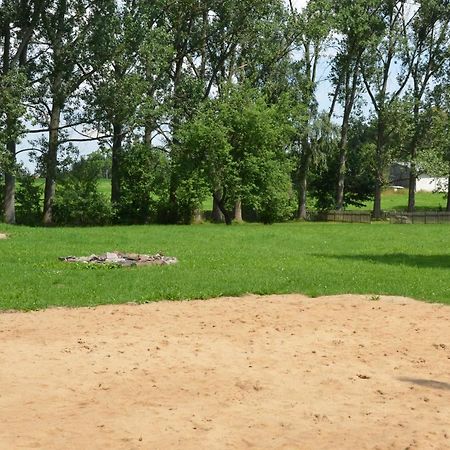 Teichcamp Hostel Grosshartmannsdorf Bagian luar foto