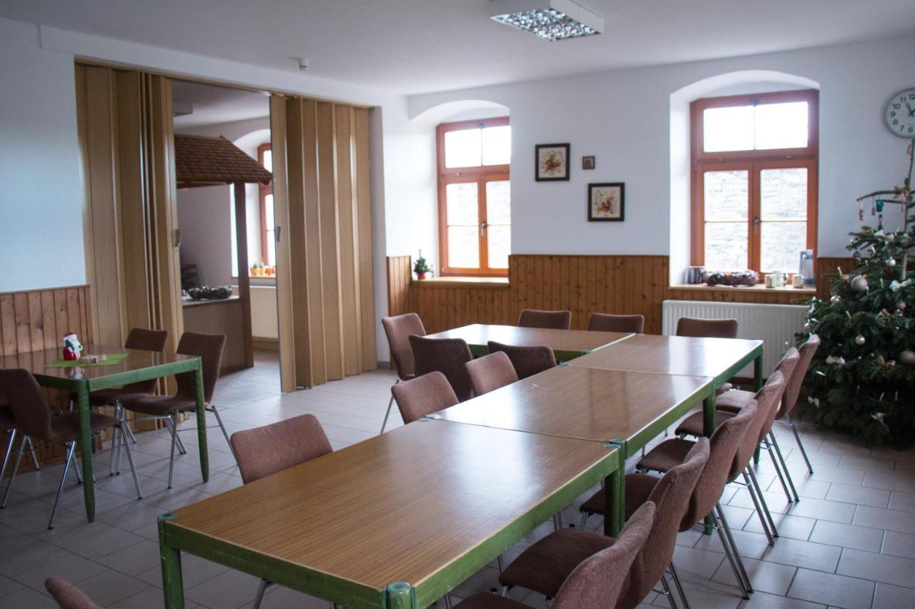 Teichcamp Hostel Grosshartmannsdorf Bagian luar foto