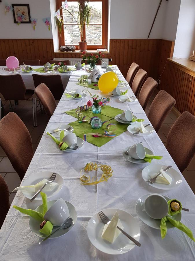 Teichcamp Hostel Grosshartmannsdorf Bagian luar foto