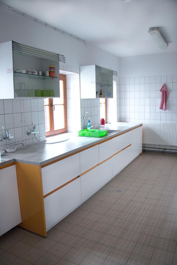Teichcamp Hostel Grosshartmannsdorf Bagian luar foto