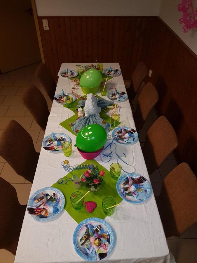 Teichcamp Hostel Grosshartmannsdorf Bagian luar foto