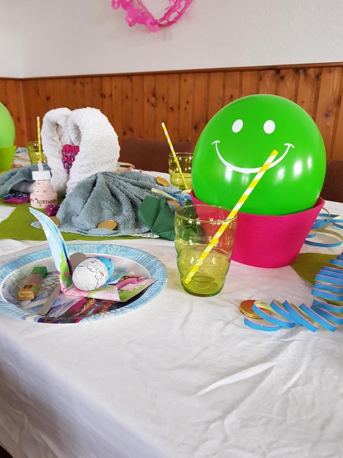 Teichcamp Hostel Grosshartmannsdorf Bagian luar foto