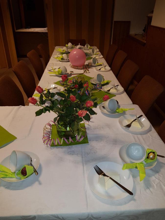 Teichcamp Hostel Grosshartmannsdorf Bagian luar foto